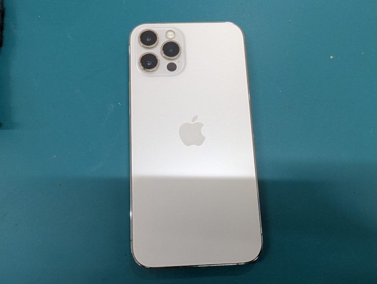 iPhone 15 Pro（アイフォンフィフティーンプロ）の液晶画面交換修理ならスマホ修理工房富山グリーンモール山室店